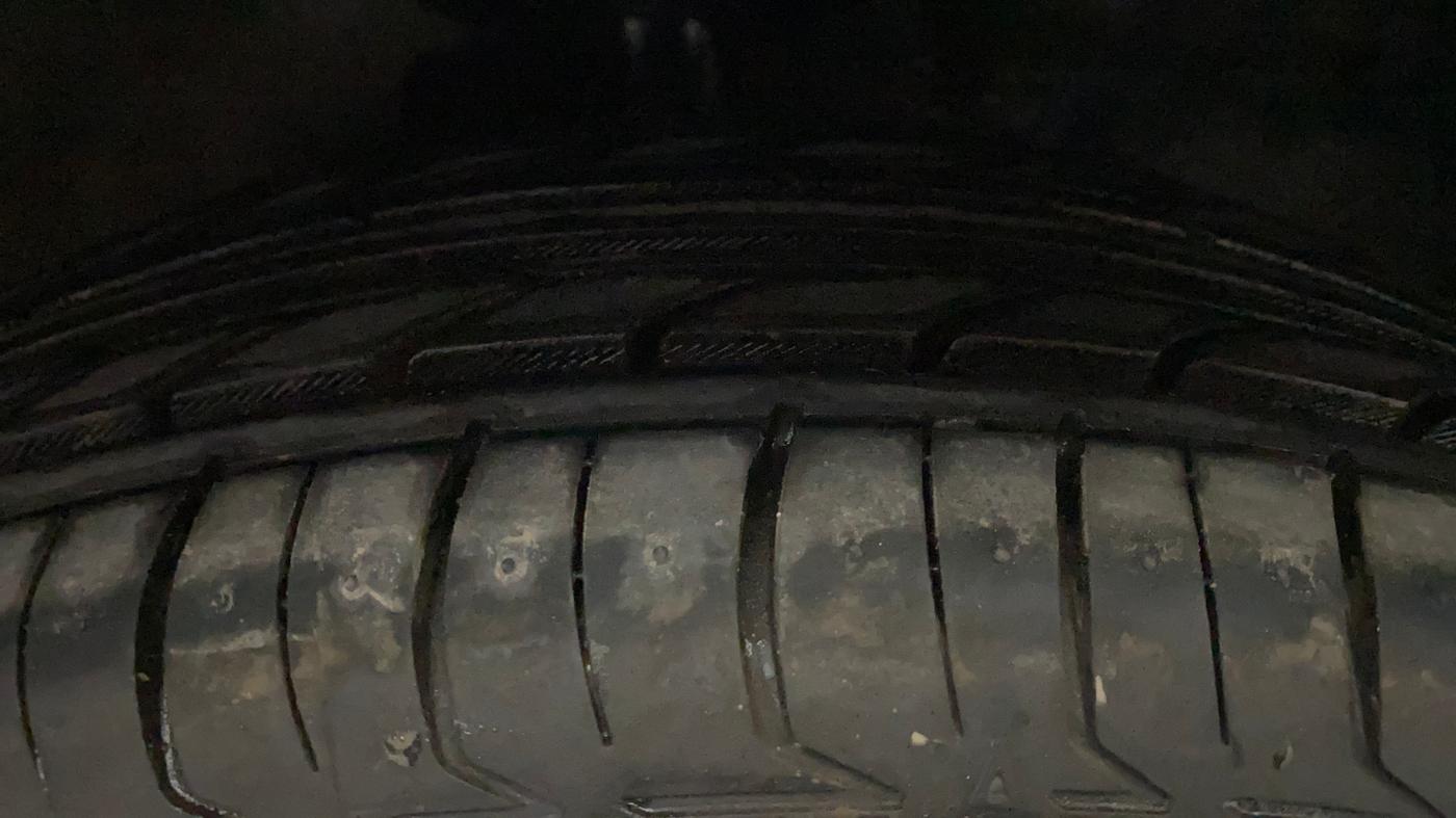 2016 Maruti Celerio VXI AMT, Petrol, Automatic, 61,043 km, Right Front Tyre Tread