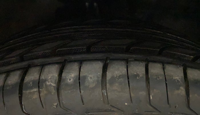 2016 Maruti Celerio VXI AMT, Petrol, Automatic, 61,043 km, Right Front Tyre Tread