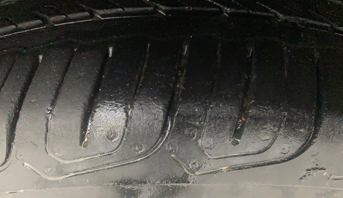 2018 Ford Ecosport TITANIUM + 1.5L DIESEL, Diesel, Manual, 1,32,424 km, Left Front Tyre Tread