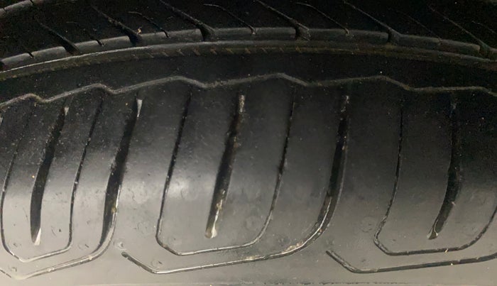 2018 Ford Ecosport TITANIUM + 1.5L DIESEL, Diesel, Manual, 1,32,424 km, Right Rear Tyre Tread