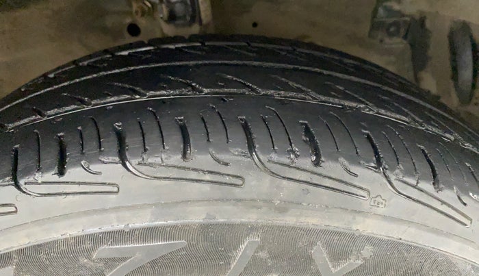 2015 Maruti Swift Dzire VXI, Petrol, Manual, 81,083 km, Right Front Tyre Tread
