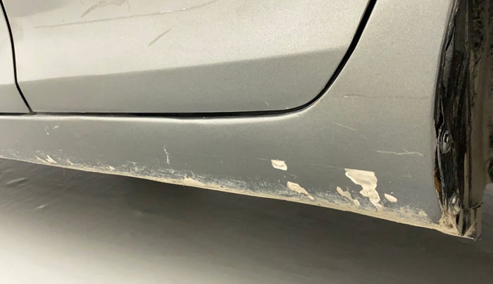 2015 Maruti Swift Dzire VXI, Petrol, Manual, 81,083 km, Left running board - Minor scratches