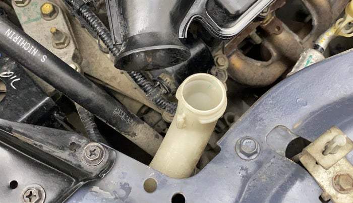 2015 Maruti Swift Dzire VXI, Petrol, Manual, 81,083 km, Front windshield - Wiper bottle cap missing
