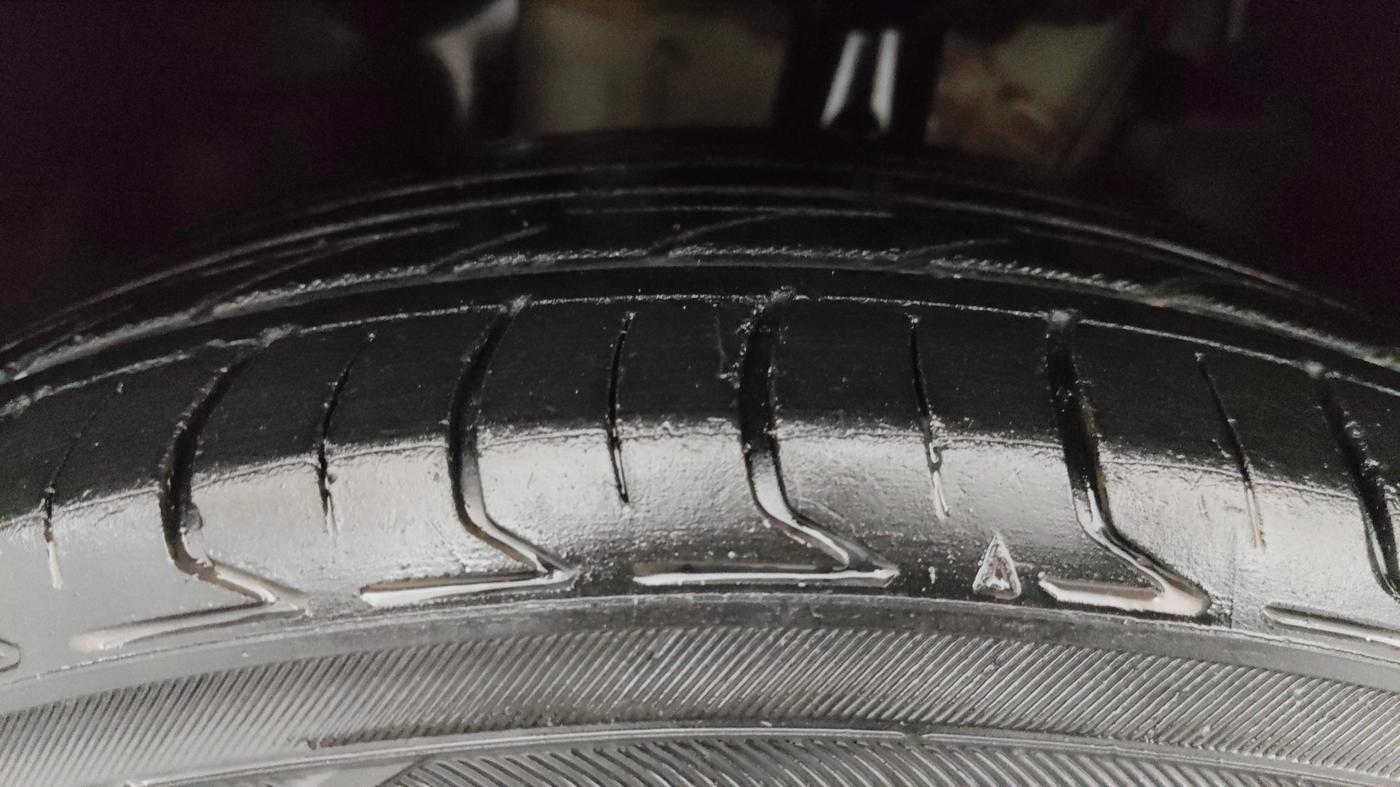 2022 Skoda KUSHAQ ACTIVE 1.0L TSI MT, Petrol, Manual, 96,069 km, Left Front Tyre Tread