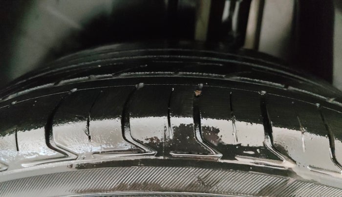 2022 Skoda KUSHAQ ACTIVE 1.0L TSI MT, Petrol, Manual, 96,023 km, Left Rear Tyre Tread