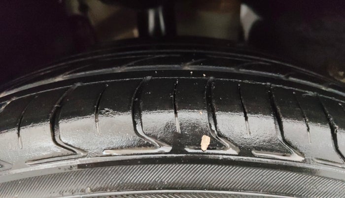 2022 Skoda KUSHAQ ACTIVE 1.0L TSI MT, Petrol, Manual, 96,023 km, Right Front Tyre Tread