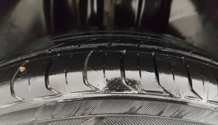 2022 Skoda KUSHAQ ACTIVE 1.0L TSI MT, Petrol, Manual, 96,023 km, Right Rear Tyre Tread