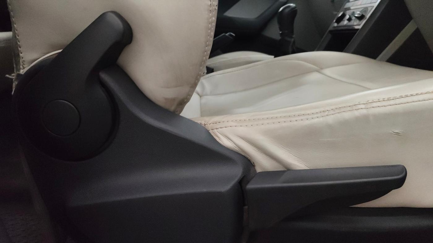 2022 Skoda KUSHAQ ACTIVE 1.0L TSI MT, Petrol, Manual, 96,069 km, Driver Side Adjustment Panel