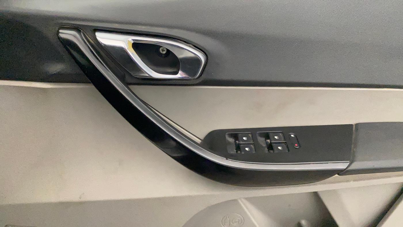 2017 Tata Tiago XZA PETROL, Petrol, Automatic, 68,398 km, Driver Side Door Panels Control
