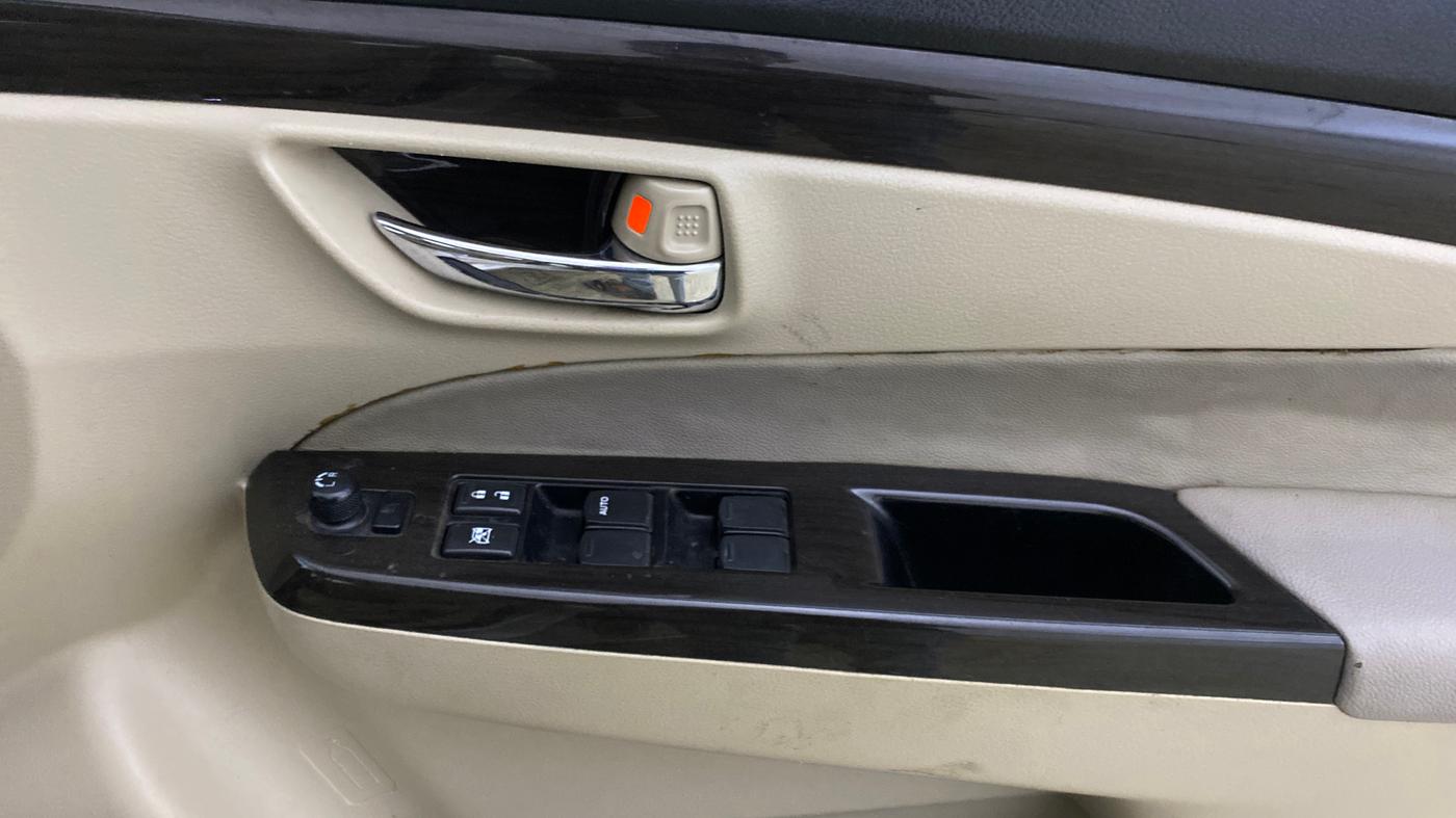 2016 Maruti Ciaz ZXI, Petrol, Manual, 80,697 km, Driver Side Door Panels Control