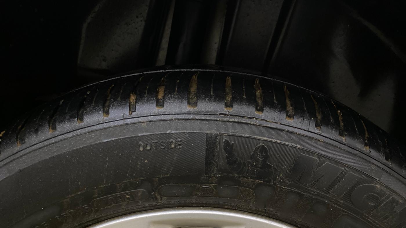2016 Maruti Ciaz ZXI, Petrol, Manual, 80,697 km, Right Rear Tyre Tread