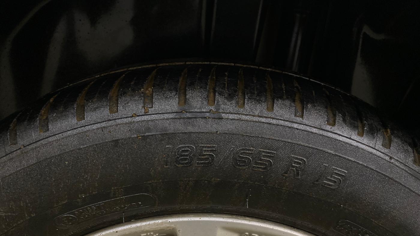 2016 Maruti Ciaz ZXI, Petrol, Manual, 80,697 km, Left Rear Tyre Tread