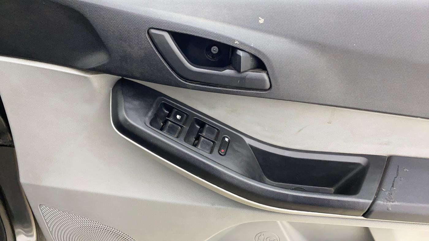 2021 Tata Tiago XT (O) PETROL, CNG, Manual, 1,38,194 km, Driver Side Door Panels Control