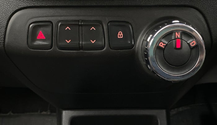 2017 Renault Kwid CLIMBER 1.0 AT, Petrol, Automatic, 36,752 km, Gear Lever