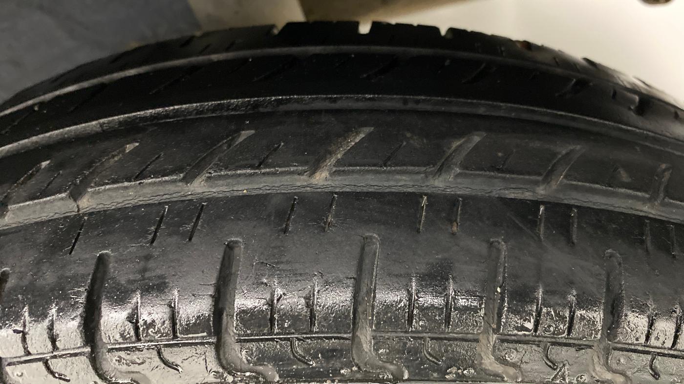 2017 Renault Kwid CLIMBER 1.0 AT, Petrol, Automatic, 36,752 km, Left Rear Tyre Tread