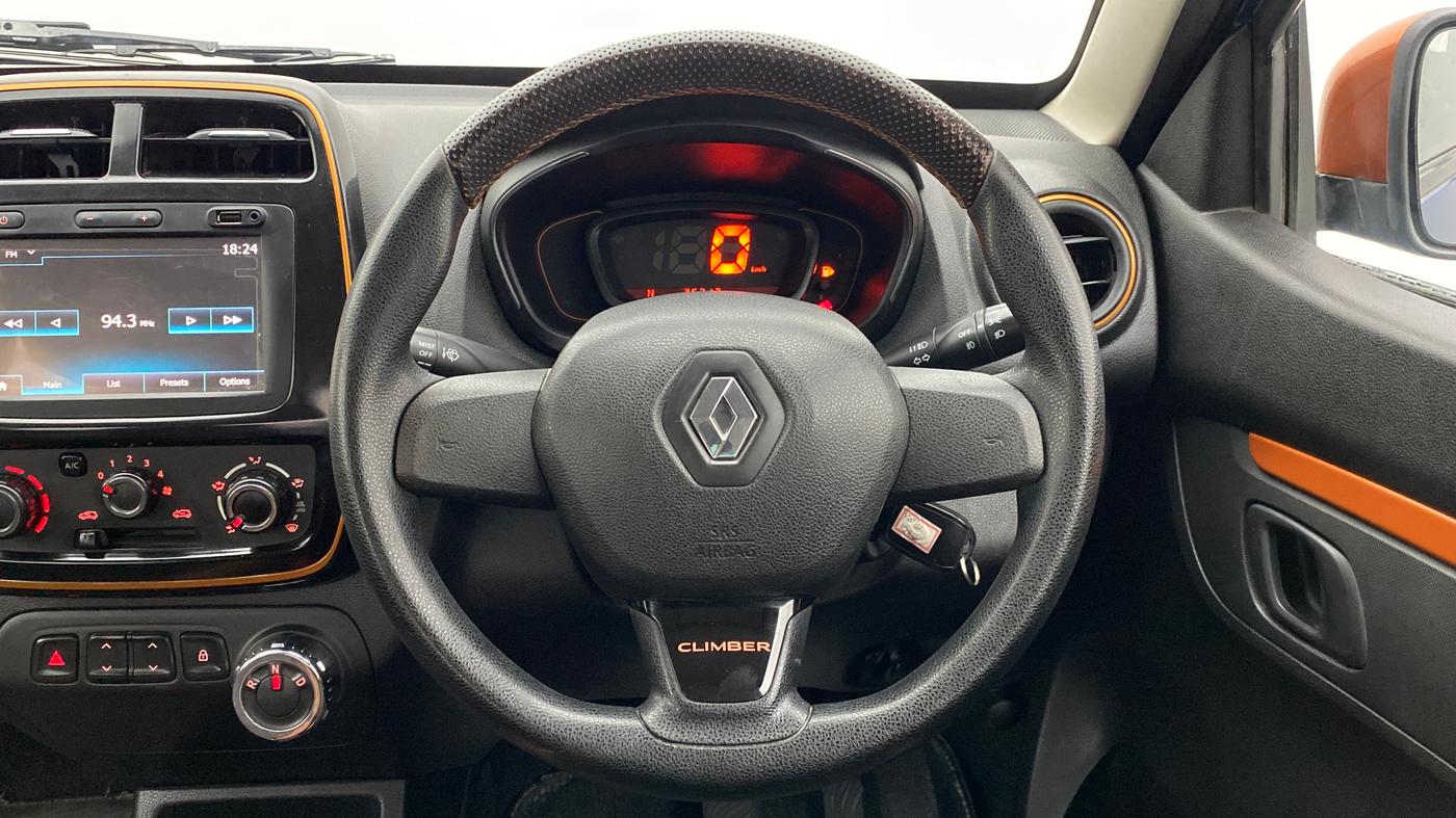 2017 Renault Kwid CLIMBER 1.0 AT, Petrol, Automatic, 36,752 km, Steering Wheel Close Up