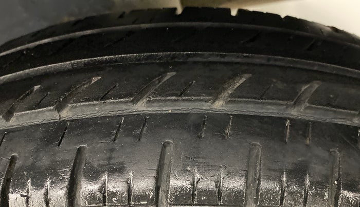 2017 Renault Kwid CLIMBER 1.0 AT, Petrol, Automatic, 36,752 km, Right Rear Tyre Tread