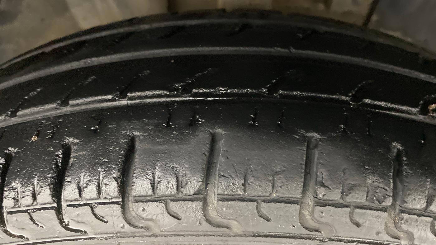 2017 Renault Kwid CLIMBER 1.0 AT, Petrol, Automatic, 36,752 km, Right Front Tyre Tread