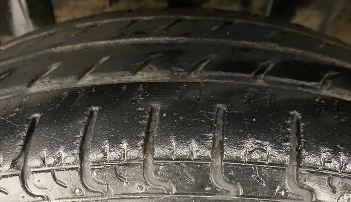 2017 Renault Kwid CLIMBER 1.0 AT, Petrol, Automatic, 36,752 km, Left Front Tyre Tread