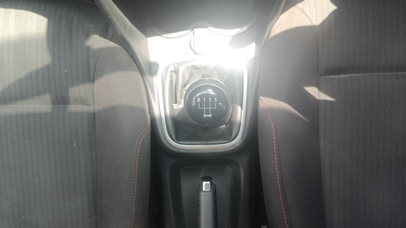 2019 Volkswagen Polo HIGHLINE PLUS 1.5 16 ALLOY, Diesel, Manual, 91,371 km, Gear Lever