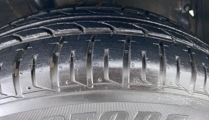 2017 Toyota Etios GX, Petrol, Manual, 25,915 km, Right Front Tyre Tread