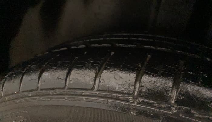 2015 Maruti Ciaz ZXI+, Petrol, Manual, 30,218 km, Left Rear Tyre Tread