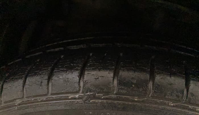 2015 Maruti Ciaz ZXI+, Petrol, Manual, 30,218 km, Left Front Tyre Tread