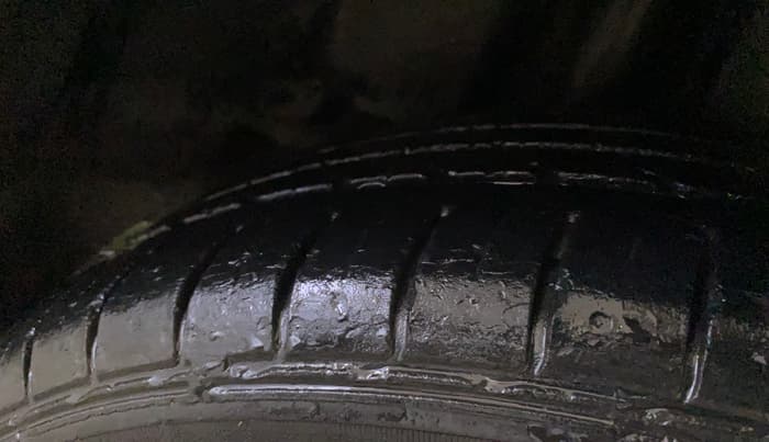 2015 Maruti Ciaz ZXI+, Petrol, Manual, 30,218 km, Right Rear Tyre Tread