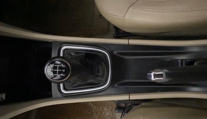 2015 Maruti Ciaz ZXI+, Petrol, Manual, 30,218 km, Gear Lever
