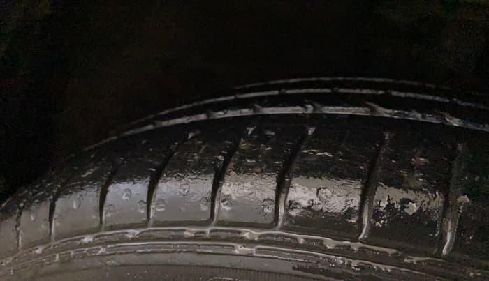2015 Maruti Ciaz ZXI+, Petrol, Manual, 30,218 km, Right Front Tyre Tread