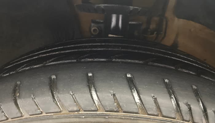 2019 Volkswagen Ameo TRENDLINE 1.0L, Petrol, Manual, 1,12,956 km, Left Front Tyre Tread