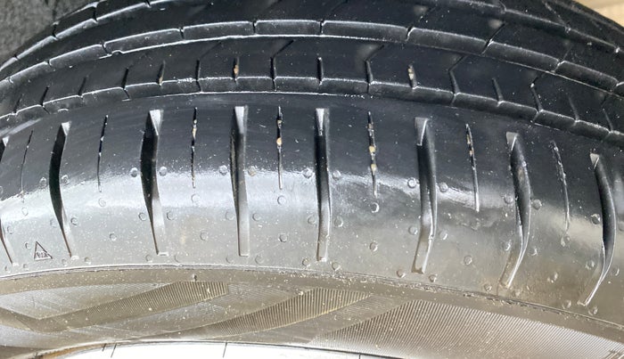 2021 Nissan MAGNITE XE, Petrol, Manual, 1,12,912 km, Right Rear Tyre Tread