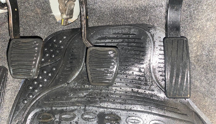 2017 Mahindra Kuv100 K4 6 STR, Petrol, Manual, 23,446 km, Pedals