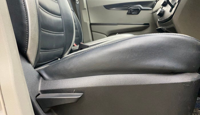 2017 Mahindra Kuv100 K4 6 STR, Petrol, Manual, 23,446 km, Driver Side Adjustment Panel