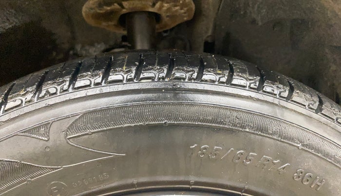 2017 Mahindra Kuv100 K4 6 STR, Petrol, Manual, 23,446 km, Right Front Tyre Tread