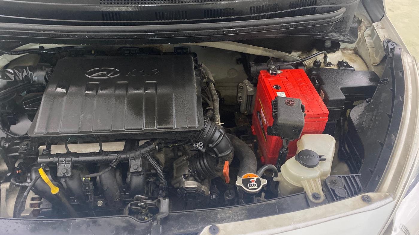 2015 Hyundai Grand i10 ASTA AT 1.2 KAPPA VTVT, Petrol, Automatic, 26,549 km, Engine View - Left