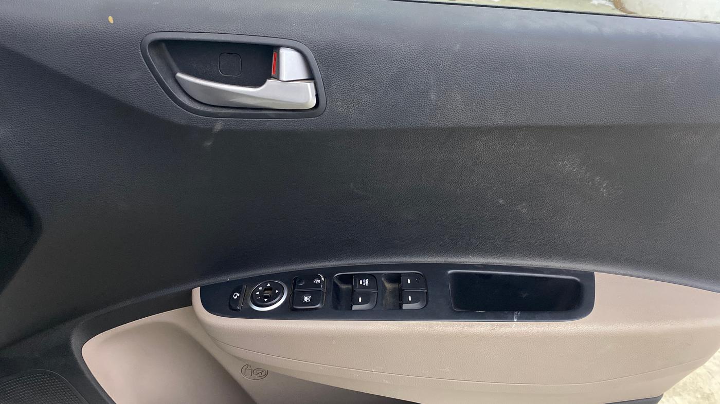 2015 Hyundai Grand i10 ASTA AT 1.2 KAPPA VTVT, Petrol, Automatic, 26,549 km, Driver Side Door Panels Control