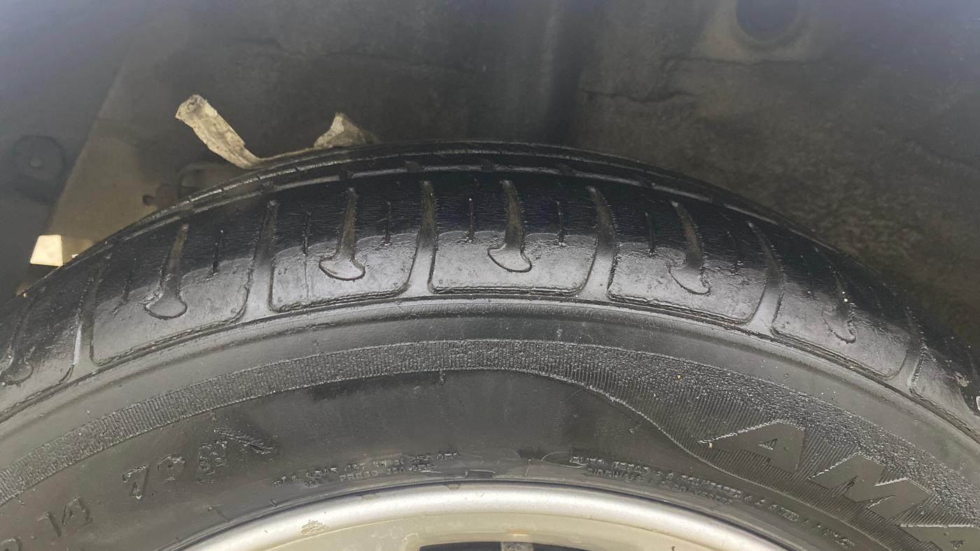 2015 Hyundai Grand i10 ASTA AT 1.2 KAPPA VTVT, Petrol, Automatic, 26,549 km, Right Rear Tyre Tread