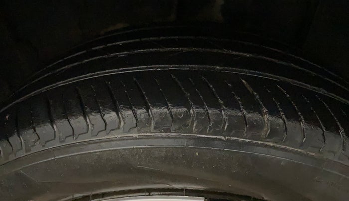 2022 Nissan MAGNITE XE, Petrol, Manual, 26,952 km, Left Rear Tyre Tread