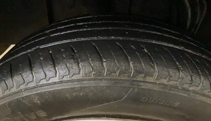 2022 Nissan MAGNITE XE, Petrol, Manual, 26,952 km, Right Rear Tyre Tread