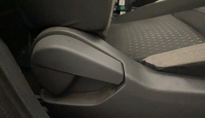 2022 Nissan MAGNITE XE, Petrol, Manual, 26,952 km, Driver Side Adjustment Panel