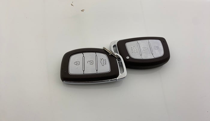 2023 Hyundai AURA SX PLUS 1.2 AMT, Petrol, Automatic, 47,649 km, Key Close Up