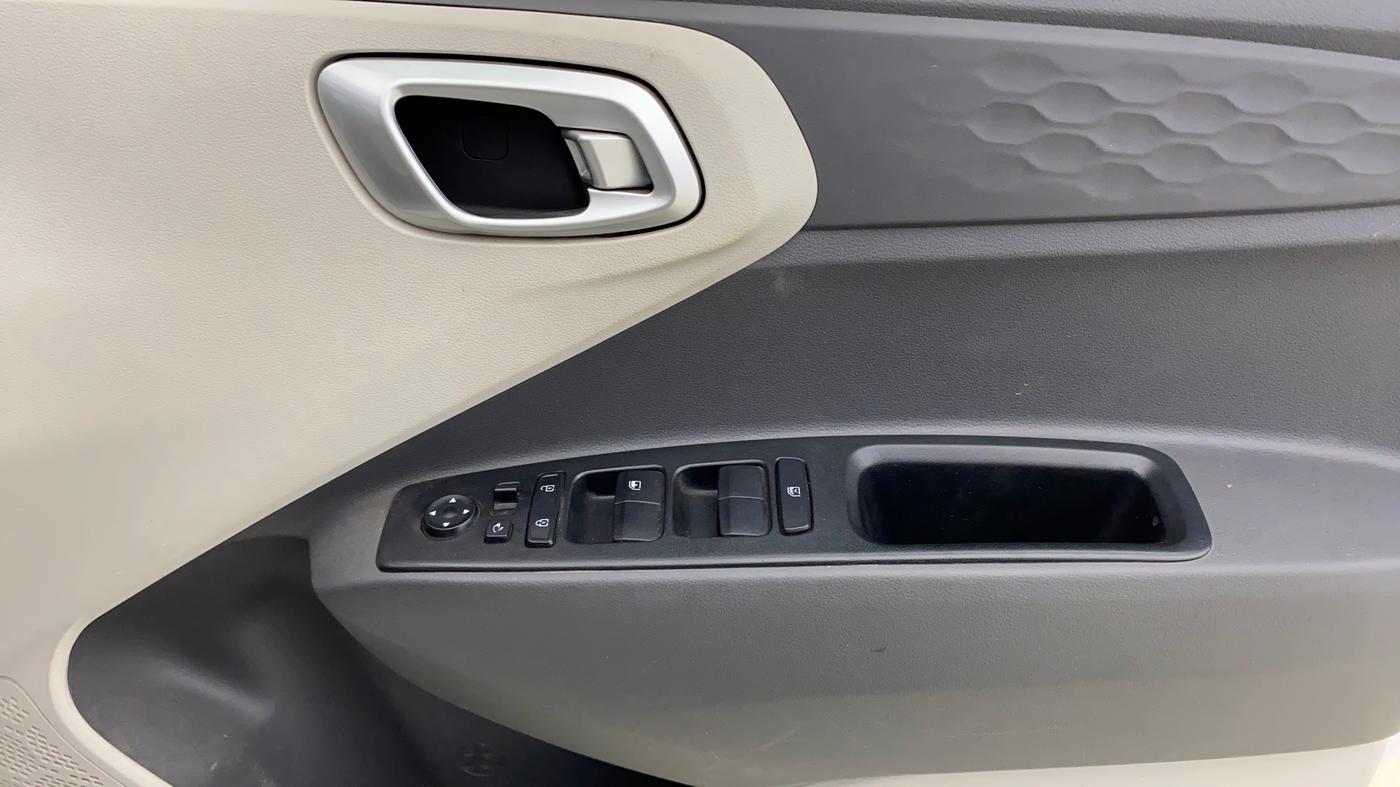 2023 Hyundai AURA SX PLUS 1.2 AMT, Petrol, Automatic, 47,649 km, Driver Side Door Panels Control