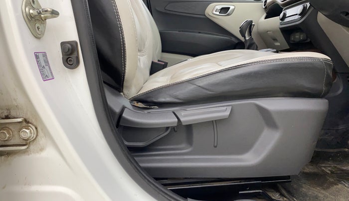 2023 Hyundai AURA SX PLUS 1.2 AMT, Petrol, Automatic, 47,649 km, Driver Side Adjustment Panel