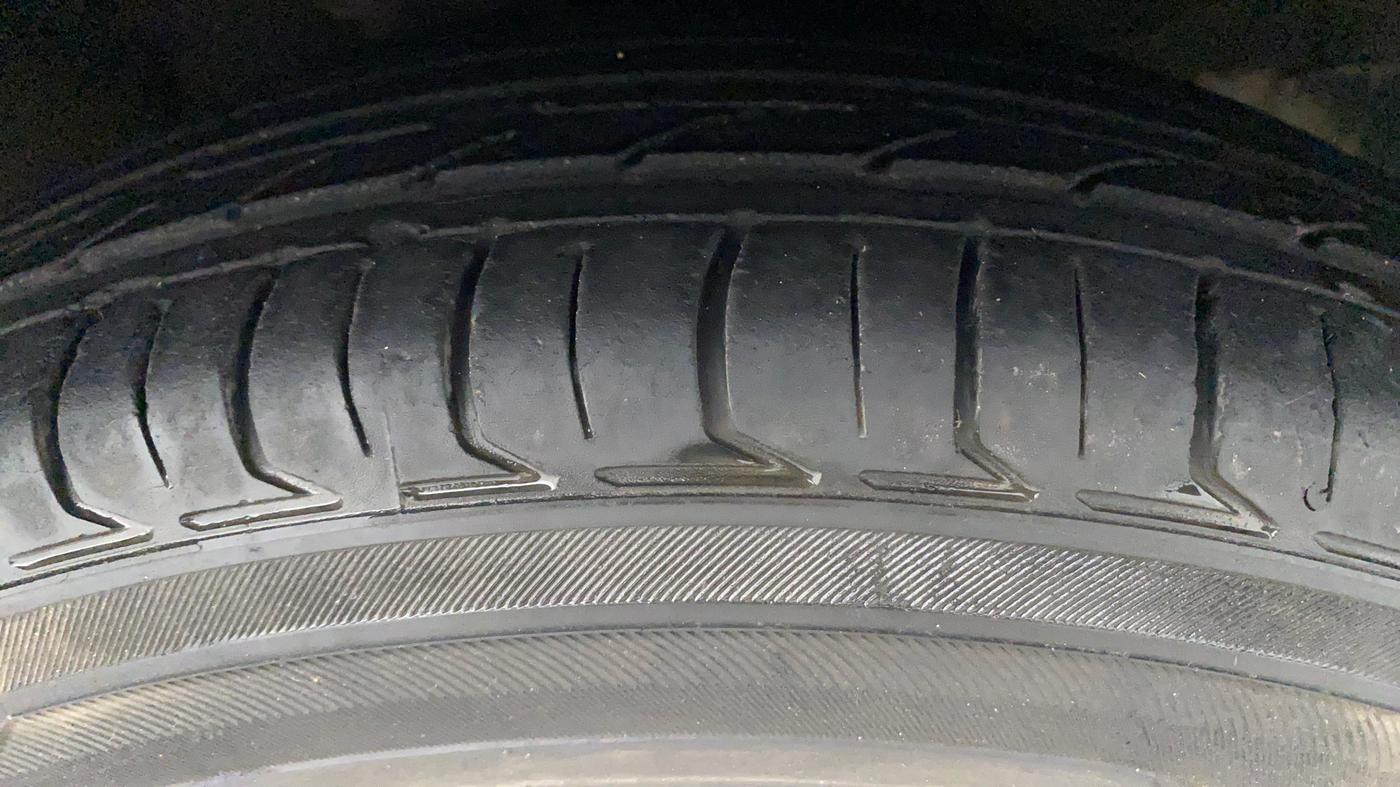 2010 Hyundai i10 SPORTZ 1.2, Petrol, Manual, 45,911 km, Right Front Tyre Tread