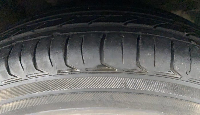2010 Hyundai i10 SPORTZ 1.2, Petrol, Manual, 45,911 km, Right Front Tyre Tread