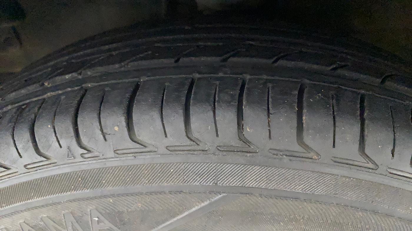 2010 Hyundai i10 SPORTZ 1.2, Petrol, Manual, 45,911 km, Left Front Tyre Tread