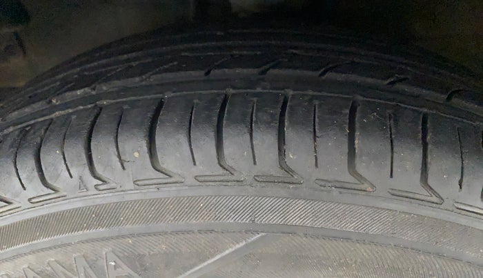 2010 Hyundai i10 SPORTZ 1.2, Petrol, Manual, 45,911 km, Left Front Tyre Tread