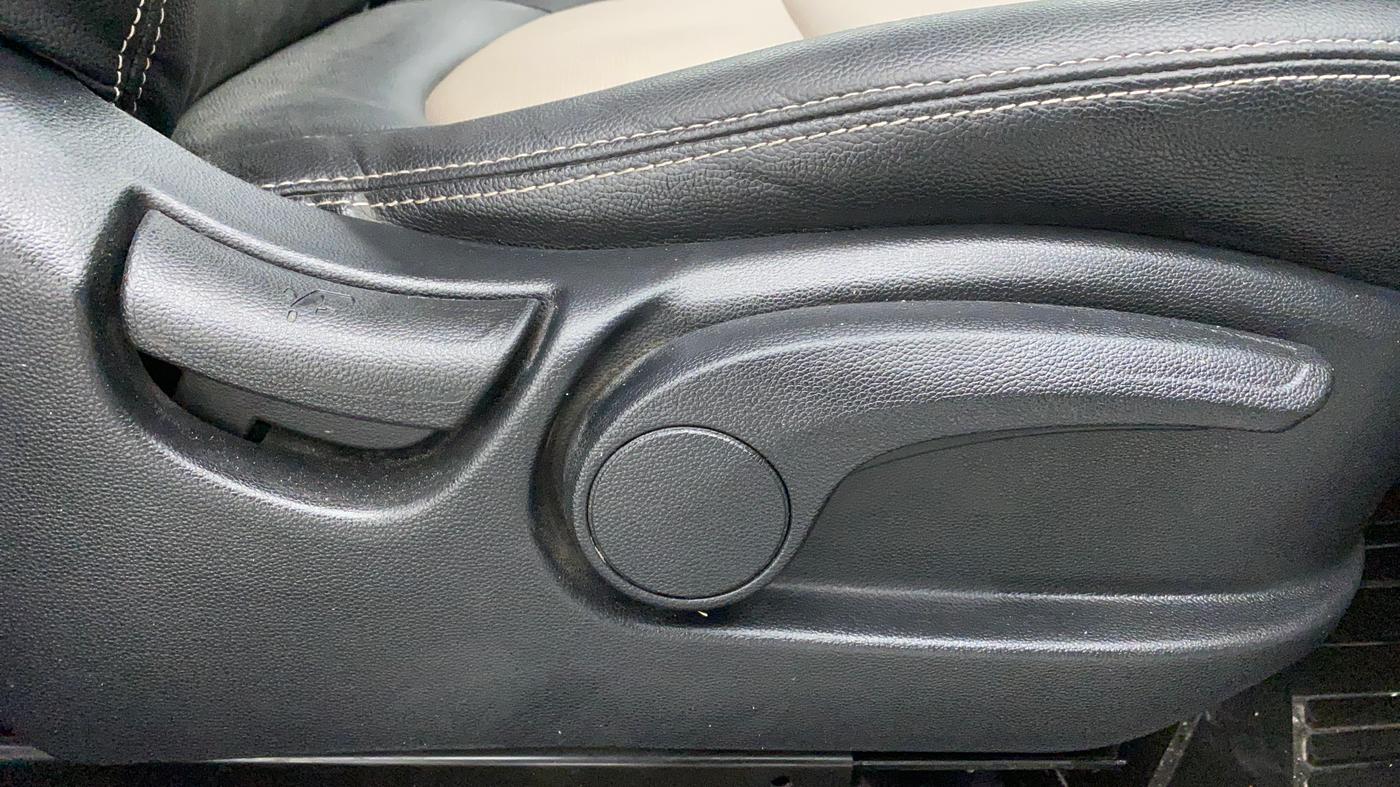 2019 Hyundai Creta 1.6 VTVT SX AUTO, Petrol, Automatic, 3,983 km, Driver Side Adjustment Panel