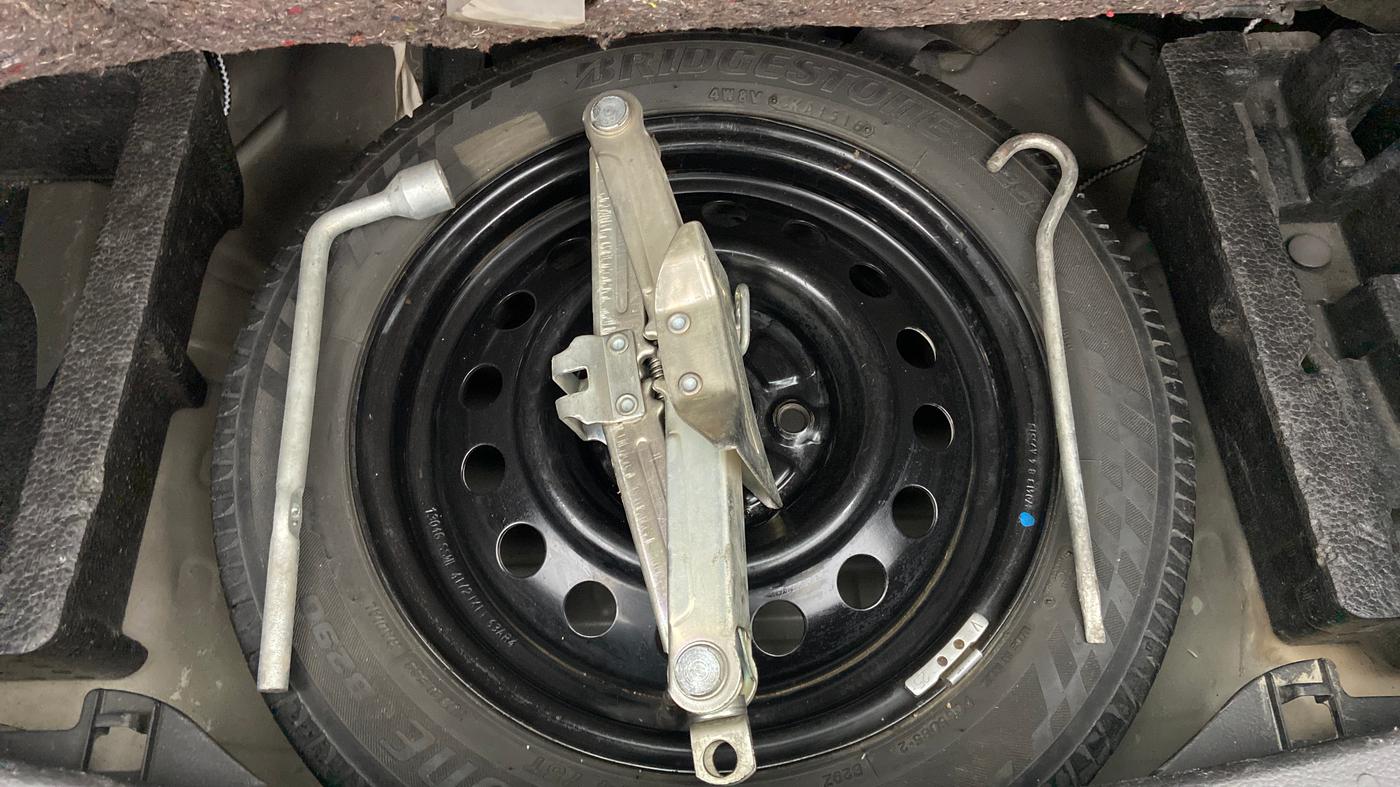 2013 Maruti Wagon R 1.0 VXI, Petrol, Manual, 1,23,745 km, Spare Tyre